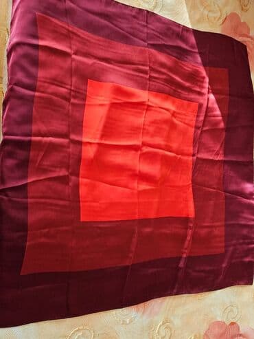 женские красные шарфы: Tecili!Eni ve uzunluğu 90 sm qırmızı reng, yeni şarf satılır.Qiymeti 1 — 3