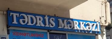 Mavi fon üzərində ağ hərflərlə "TƏDRİS MƏRKƏZİ" yazısı olan parlaq lalafo.az -da Mavi fon üzərində ağ hərflərlə "TƏDRİS MƏRKƏZİ" yazısı olan parlaq