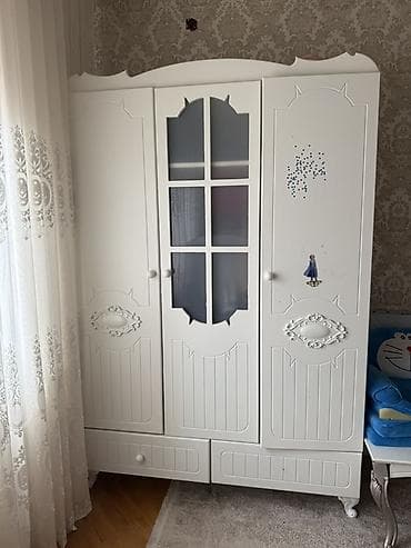 qapilar gence: Ağ rəngdə uşaq otağı dəsti Tərkibi: - Beşik‑komod: sağdan-soldan — 3