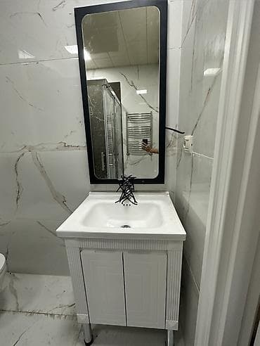 Krant üstündə verilmir! Vanna otağı üçün lavabo və şkaf dəsti -