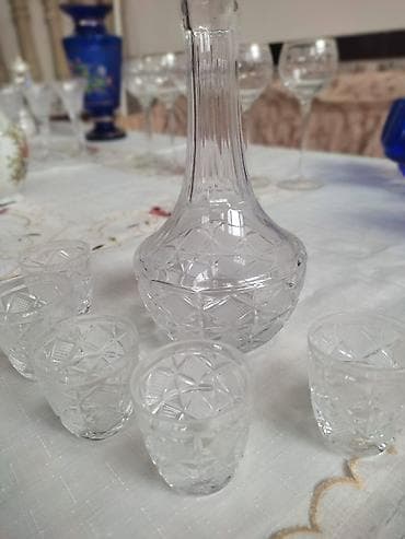 Şüşə dəst – qrafin və qədəhlər - Material: Şüşə, oyma naxışlı -