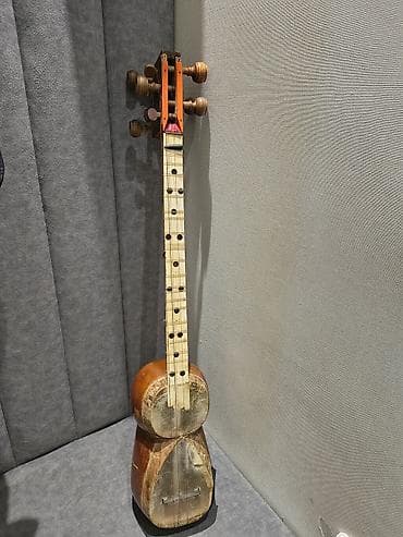 Saz – tar tipli milli simli musiqi aləti - Korpus: iki hissəli, armud — 3