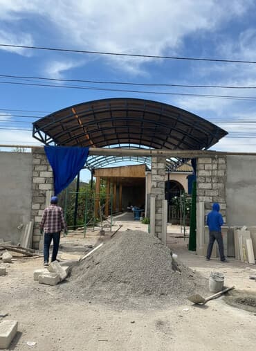 həyət navesləri: Polikarbonatdan hazırlanmış, günəşdən və yağışdan qoruyan örtük — 1