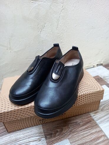домашние женские тапочки из овчины: Qadınlar üçün rahat slip-on ayaqqabı - Rəng: qara - Model: slip-on — 2