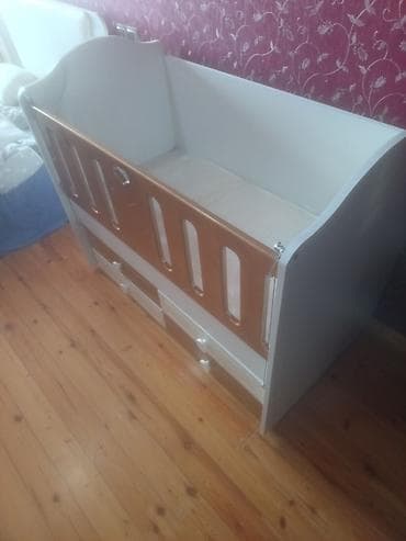 Oğlan və qız üçün, Dördbucaq, Beşik, Matras ilə, Yellənmə mexanizmsiz