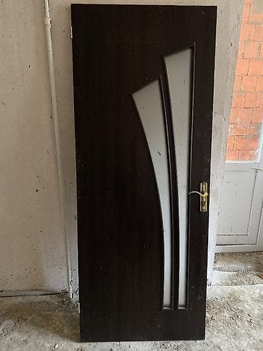 Salam gördüyünüz bu qapı satılır salamat vəziyyətdədi. Təzə alınıb