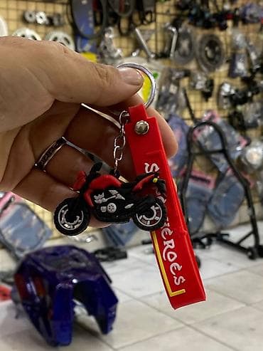 qırmızı vinston: Motosiklet temalı açarlıq - Dizayn: Qırmızı-qara rəngli motosiklet — 1