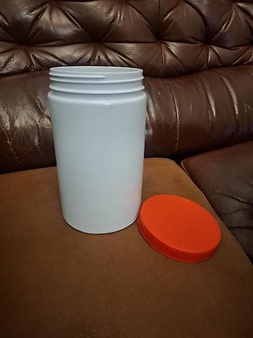 bir balaca sandiqca: Ağ rəngli plastik qab – qırmızı vintlənən qapaqlı - Material: qalın — 2