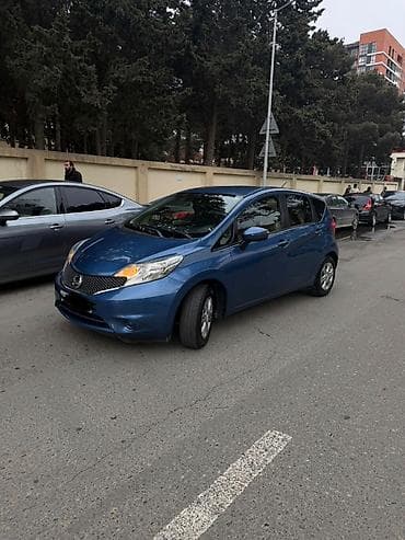 baqaj ustu: Nissan Note hatchback – mavi rəngdə, şəhər üçün kompakt və qənaətcil — 7