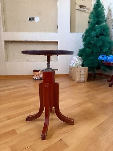 qatlanan stullar: Pianino stulu. Boya görə tənzimlənir . material taxtadandı. qədimidir — 1