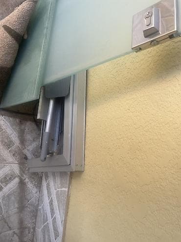 Şüşə sürgülü qapı komplekti - Material: mat (qumlu) temperli şüşə -