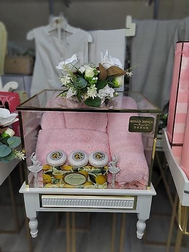 Xonça və nişan dəsti dekoru - Şüşə vitrinli, qızılı haşiyəli xonça