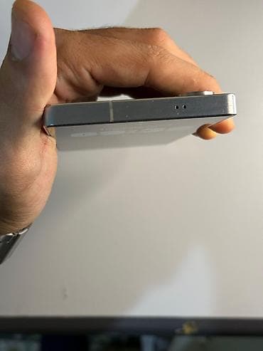 TV və video: Samsung Galaxy S25 Ultra, rəng - Gümüşü, Barmaq izi — 4