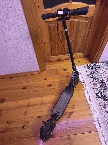 Dəbilqələr: Şəhər nəqliyyatı üçün yığcam və praktik kick skuter. Xüsusiyyətlər: - — 5