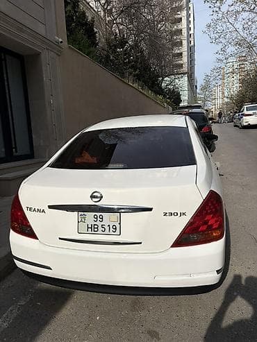 nissan versa: Nissan Teana, ağ rəngdə sedan Texniki xüsusiyyətlər: - Kuzov: sedan — 5