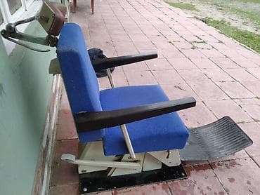 sac kəsimi ucun masa: Peşəkar bərbər/kosmetoloji kreslosu - Metal karkaslı, möhkəm baza — 2