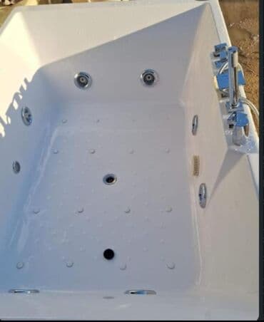 Çanaq üçün kranlar: Hidromassajlı akril vanna - Geniş, dərin iç həcmi və sürüşməyə qarşı — 1
