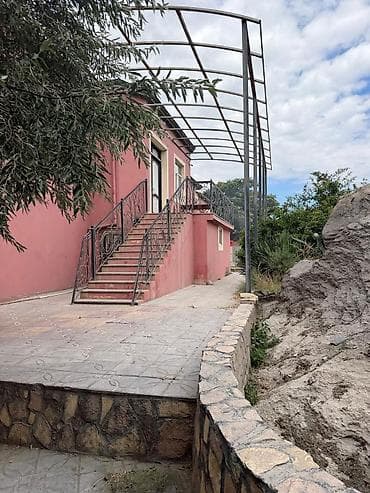 restoran: 200 kv bağlı zal,6 sota yaxın açığ həyət ərazisi arendaya — 2