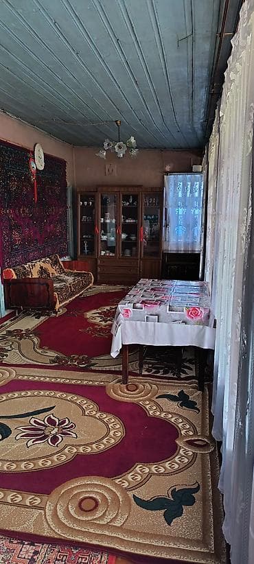 qaraçuxur: Satılır: həyət evi və torpaq sahəsi Sened xüsusi mülkiyyət 1 sotu — 8