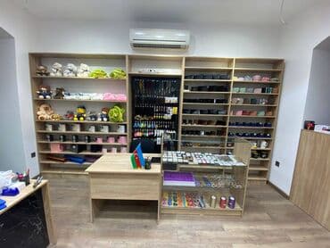 konteyner mağaza: 28 may metrosunun yaxınlığında yerləşən obyekt iki hissəyə bolünüb — 3