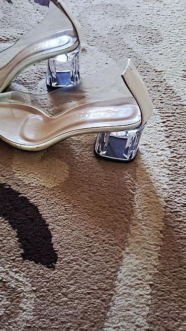Şəffaf detallı qadın tufliləri. 37- 38 - Model: Şüşə effektli — 2