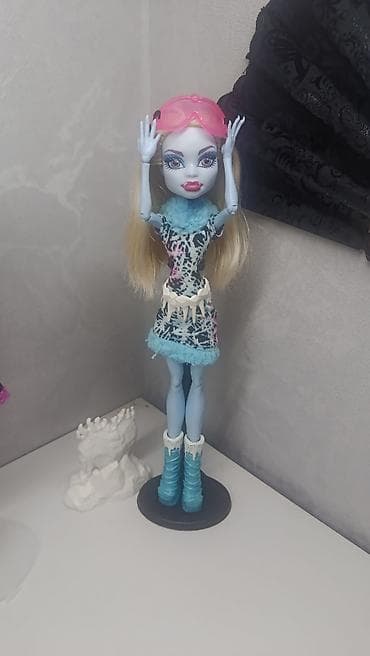 Monster High kuklası – Abbey Bominable Art class seriyası