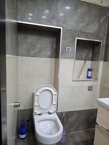 Kirayə üçün geniş və işıqlı 2 otaqlı mənzil. Xüsusiyyətlər: - Zal və — 6