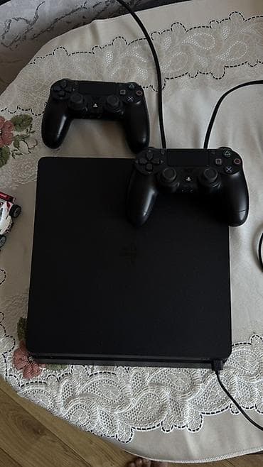 ps3 ps4: PlayStation 4 Slim oyun konsolu - Model: PS4 Slim, mat qara korpus — 2