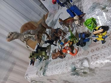 Uşaq oyuncaqları dəsti – Dinozavrlar, fiqurlar və robotlar Məzmun: -