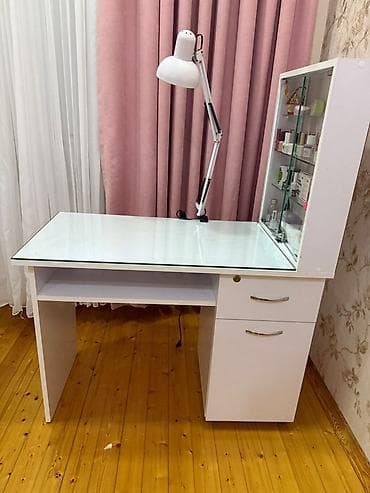 Düz masa, Siyirməli, Polkalı, Şüşə, Kredit yoxdur