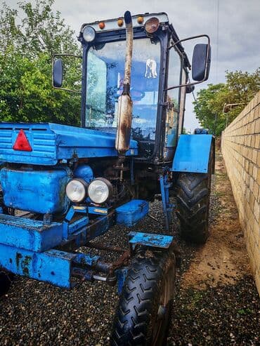 купить измельчитель сена бу: Mavi rəngli kabinli traktor - Güclü dizel mühərrikli, ön şüşəli kabin — 3