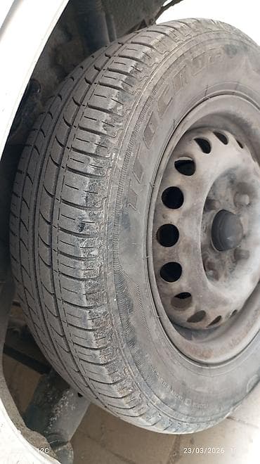 nardaran heyet evleri: Model: Iran Khodro Samand (sedan), ağ rəng Kuzov: 4 qapı, arxa işıqlar — 10