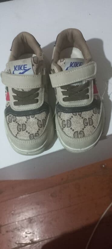 uşaq yeləncəyi: Uşaq üçün iki cüt idman ayaqqabısı dəsti - Növlər: 2 cüt uşaq krosi — 1