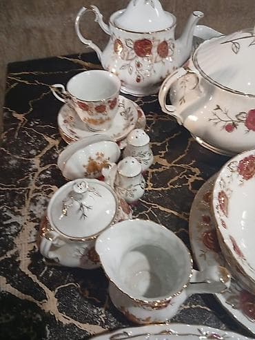 Porcelain servis dəsti – qızılı və qırmızı güllü naxış Zərif detallı — 6
