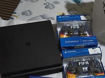 boss playstation: PlayStation 4 Slim oyun konsolu + 2 ədəd orijinal DualShock 4 “FIFA” — 1