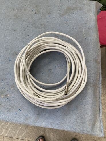 bnc to lan: Ağ rəngdə uzun koaksial kabel. Kabelin hər iki ucunda birləşdirici — 2