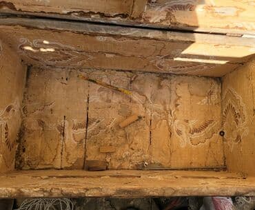 Bağda həyət evində əşyaları yığmaq üçün sandıq satılır.Rənglədib evdə