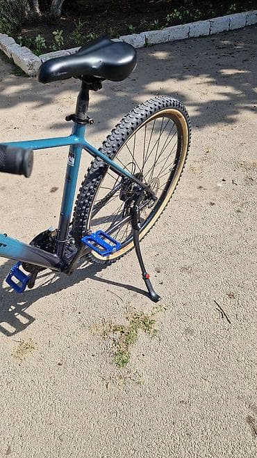 29 velosiped: Dağ/şosse hibrid velosipedi - Alüminium gövdə, aerodinamik dizayn; — 4