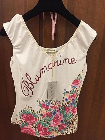 Blumarine qadın köynəyi – qolsuz, yumşaq açıq krem rəngli parça. Ön