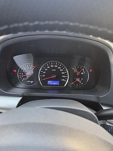 ravon 2: Changan Alsvin V5: 1.5 l | 2013 il 204885 km Sedan — 5