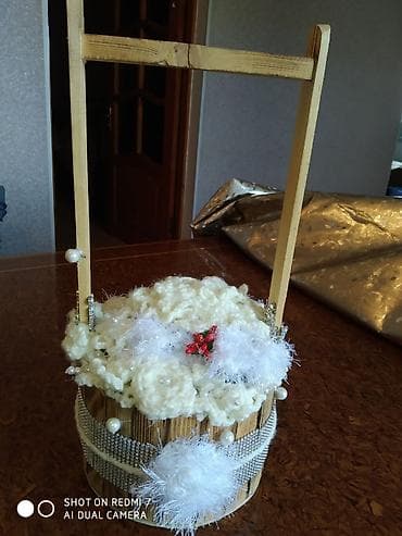 hediye: Horguden el emeyi goz oxsayan sebetde ag guler ad gunune .mekteb — 2