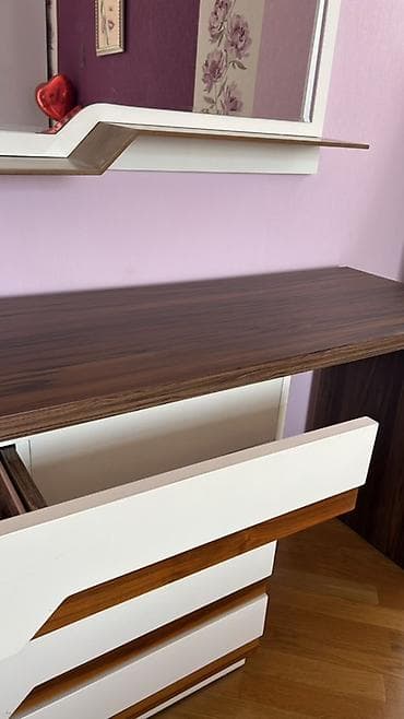 Mebel dəsti – 600 alınıb.komod 2-ci əldi, iş/üz masası və divardan — 4