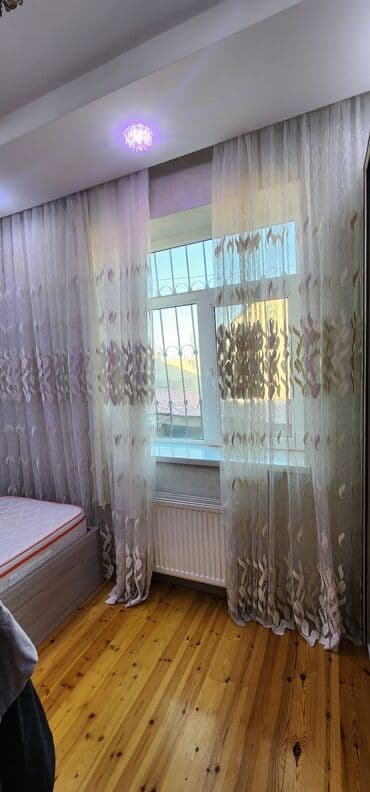 тюль белый: Yarpaq naxışlı, açıq rəngli tül pərdələr. Bu pərdələr gün işığını — 6