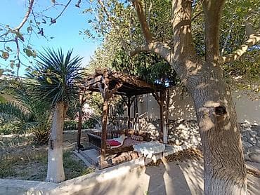 kiraye ev nermanovda: Yalniz aprel may aylarina aiddir 800 azn.Kirayə verilir: 3 otaqlı, tam — 9