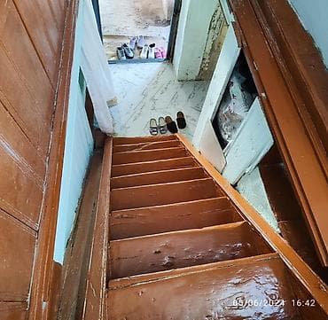 ev kiraye: Ailəyə verilir. Xudat şəhəri 1 May küçəsində, 2 nömrəli məktəbin — 4