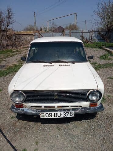 VAZ 2101, ağ rəng, 4 qapı sedan. Xarici görünüş: - Klassik “Jiquli”