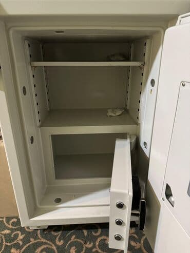 seyf qutu: 830 mn(H) x 520mm (W) x 560 mm (D) 170 -180 kq. kSG-4500 Yanğına — 4