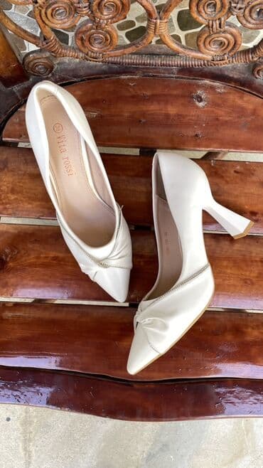 Туфли надевала 2 раза очень удобные покупала за 80 манат 38 размер lalafo.az -da Туфли надевала 2 раза очень удобные покупала за 80 манат 38 размер