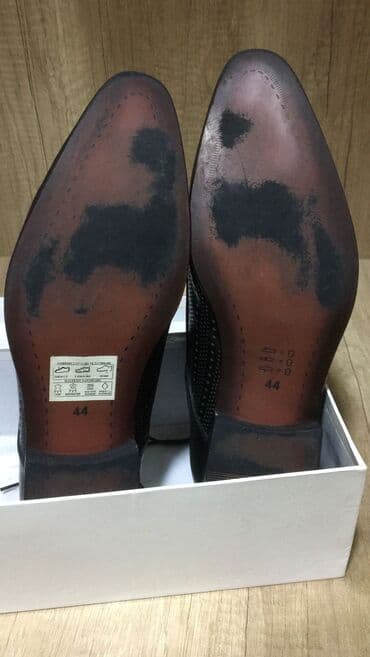 kişi bermudu: Kişi ayaqqabisi, temiz deridir, Turkiyenindir. 2 defe toya geyilib — 4