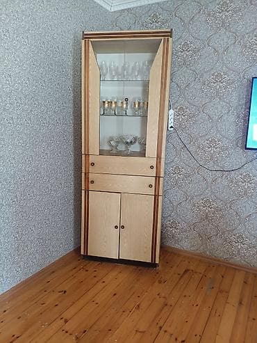 bufet: Şüşə vitrini olan bufet-dolab - Material: ağac kompoziti, ön hissədə — 1